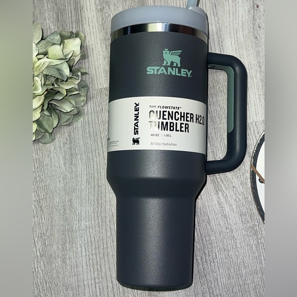 🆕 *NEW* Stanley - QUENCHER H2. FLOWSTATE TUMBLER | 40 OZ - CHARCOAL 2.0🆕 - Picture 2 of 5